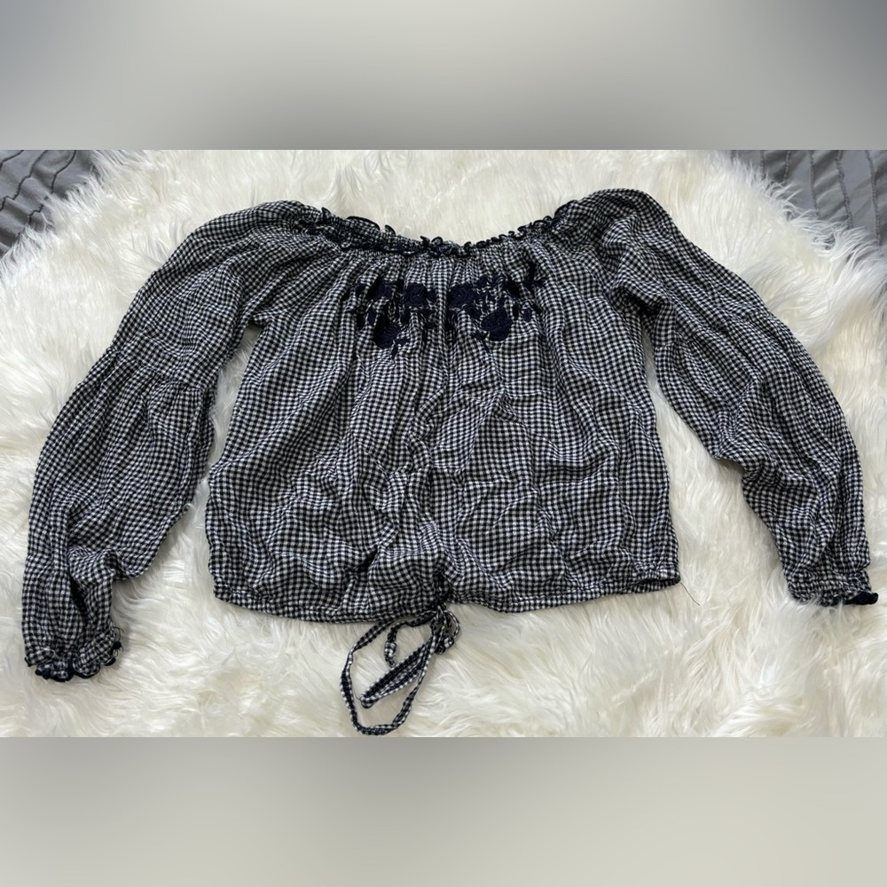 ✨3/$15 Hollister Navy and White Gingham Top